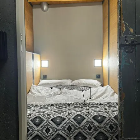 Swed Cab Embassy Hostal Varna