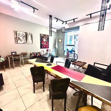 Swed Cab Embassy Hostel Várna